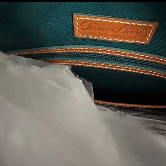 Nwt Dooney and Bourke Disney Winnie the Pooh annual pass holder tote - Picture 6 of 8